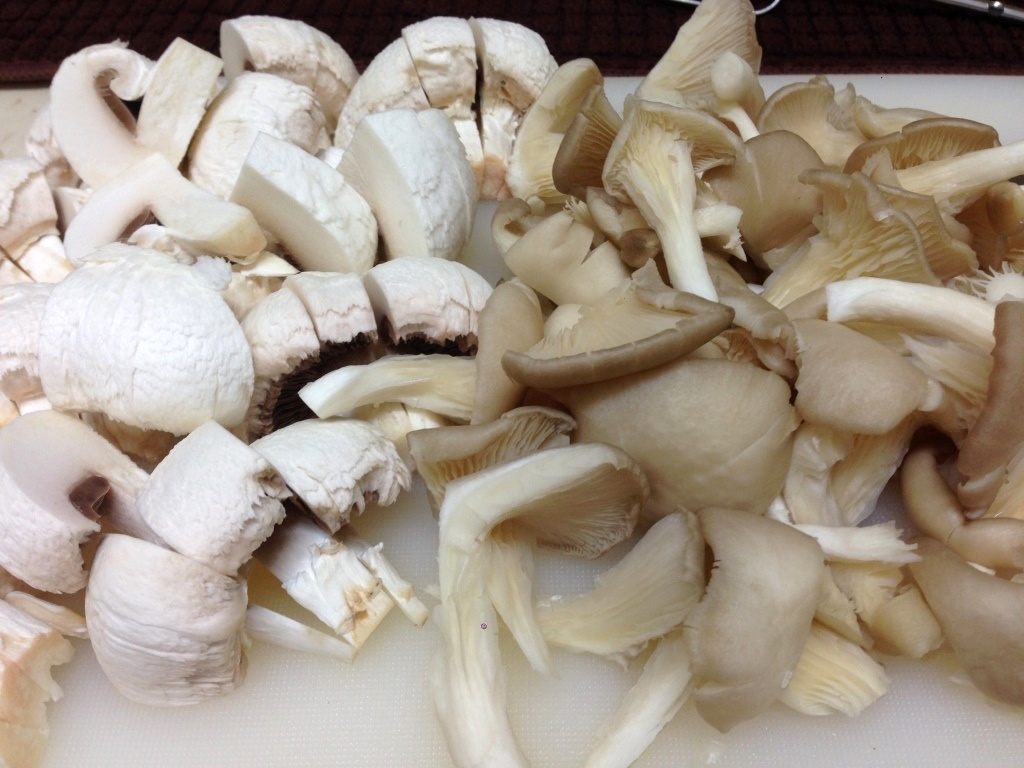 Куриный суп с грибами в азиатском стиле