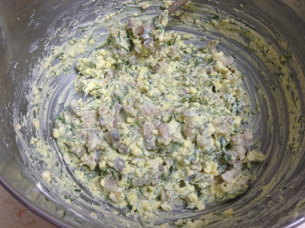Фаршированные яйца с селедкой