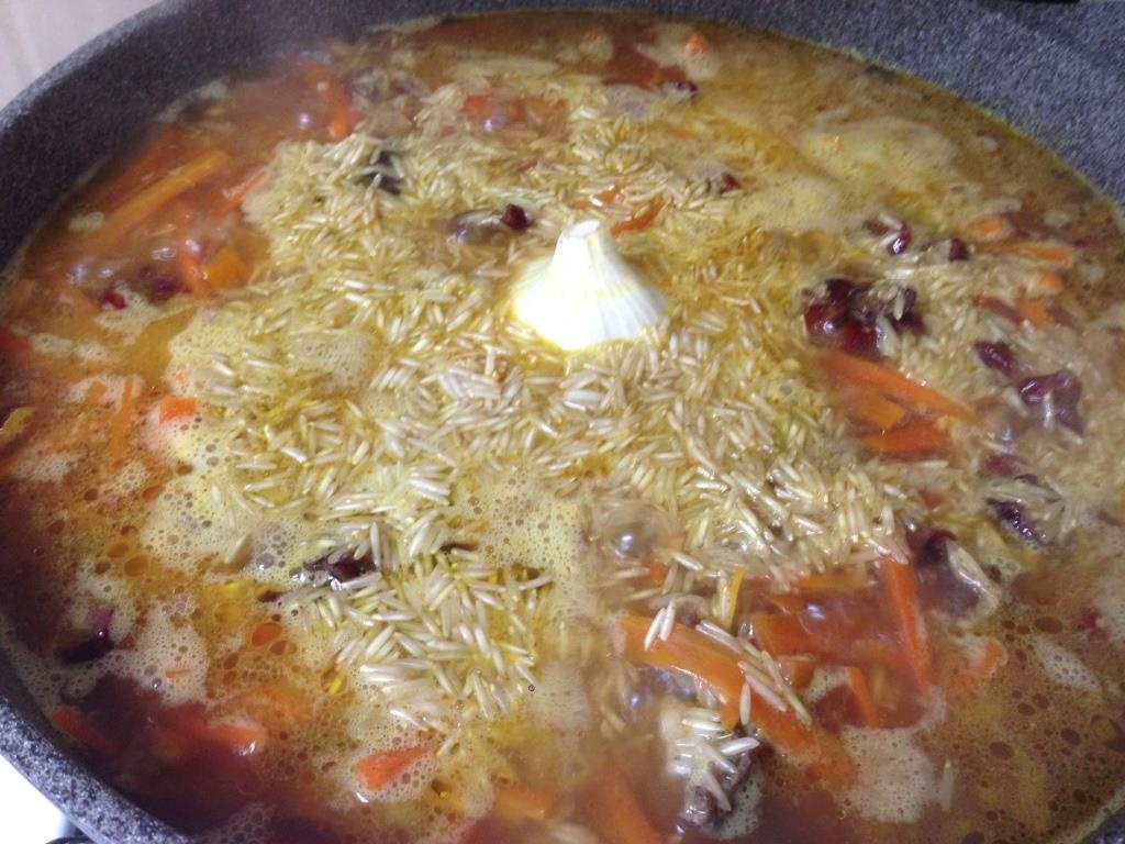 Плов с курицей и клюквой