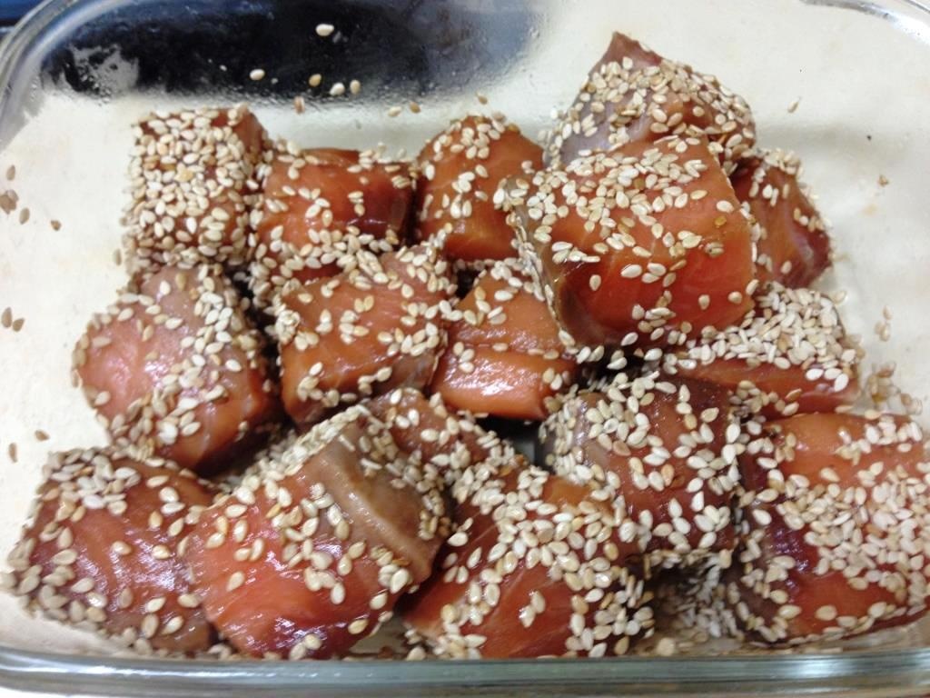 Лосось в кунжуте