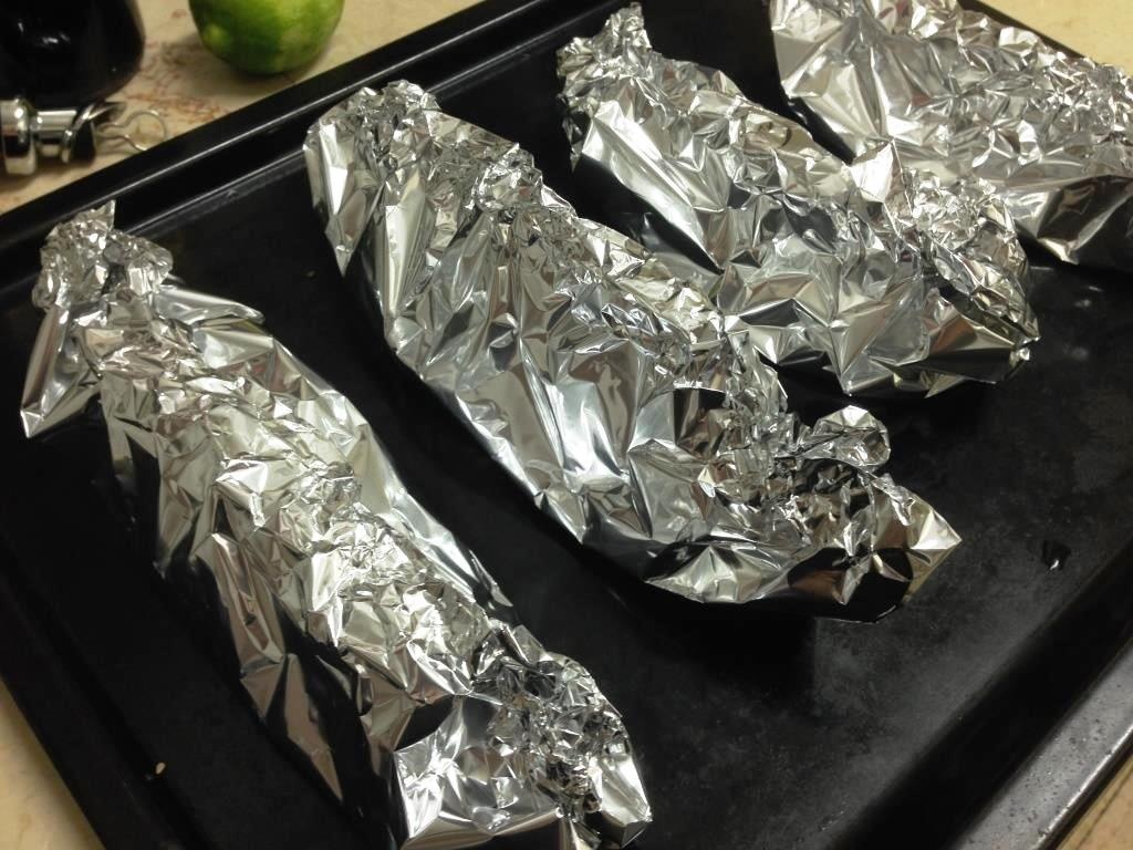 Запеченная куриная грудка со спаржей в медовом соусе