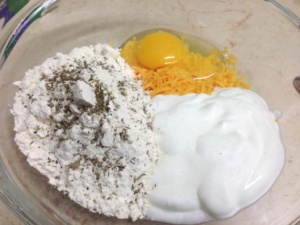 Сырные маффины с сосисками