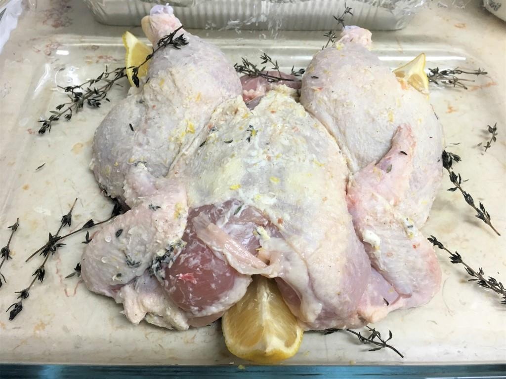 Цыпленок с лимоном, тимьяном и картошкой