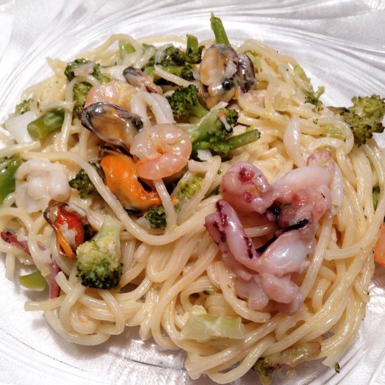 Паста с морепродуктами и брокколи