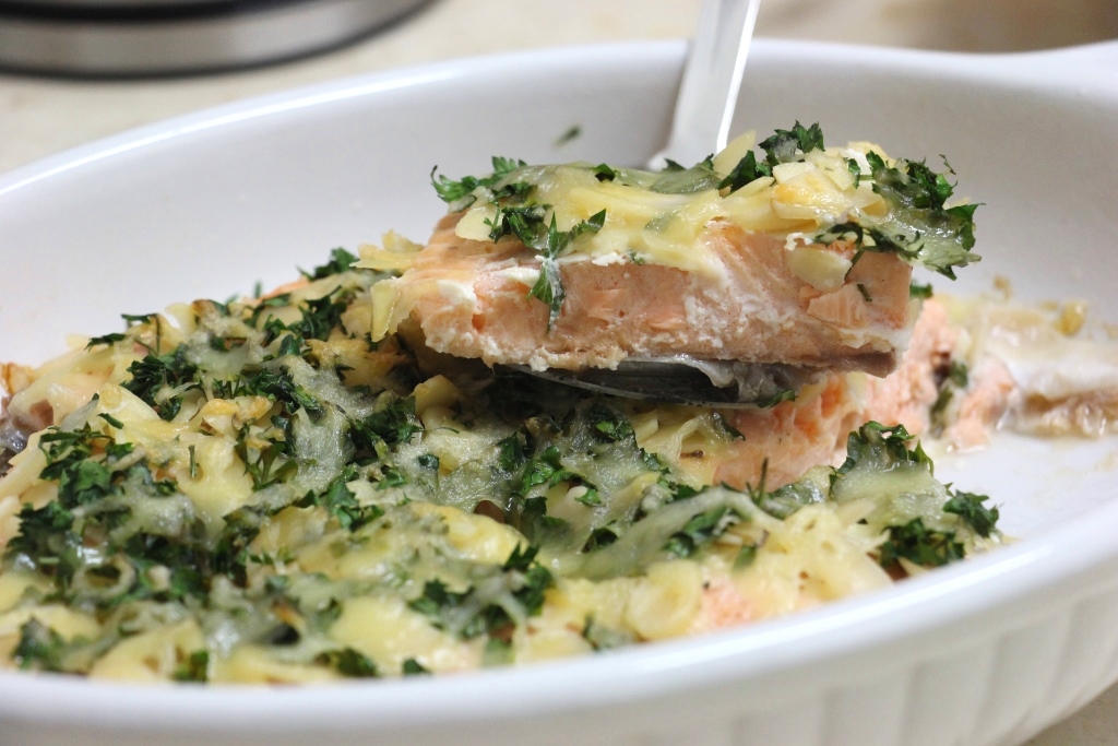 Запеченный лосось под сырно-ореховой корочкой