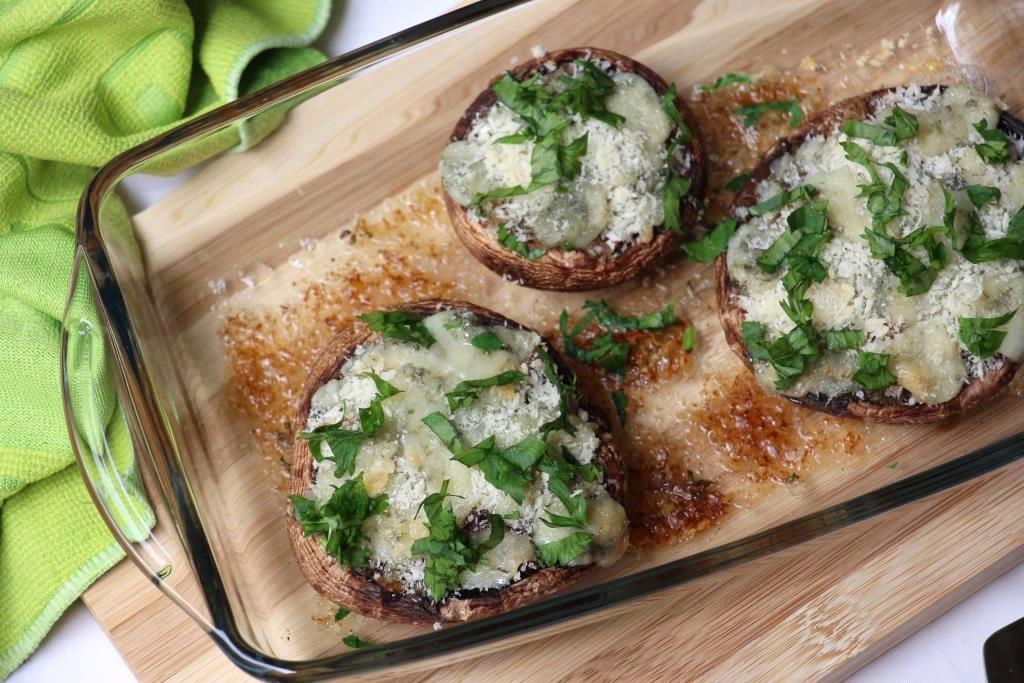 Запеченные портобелло с голубым сыром