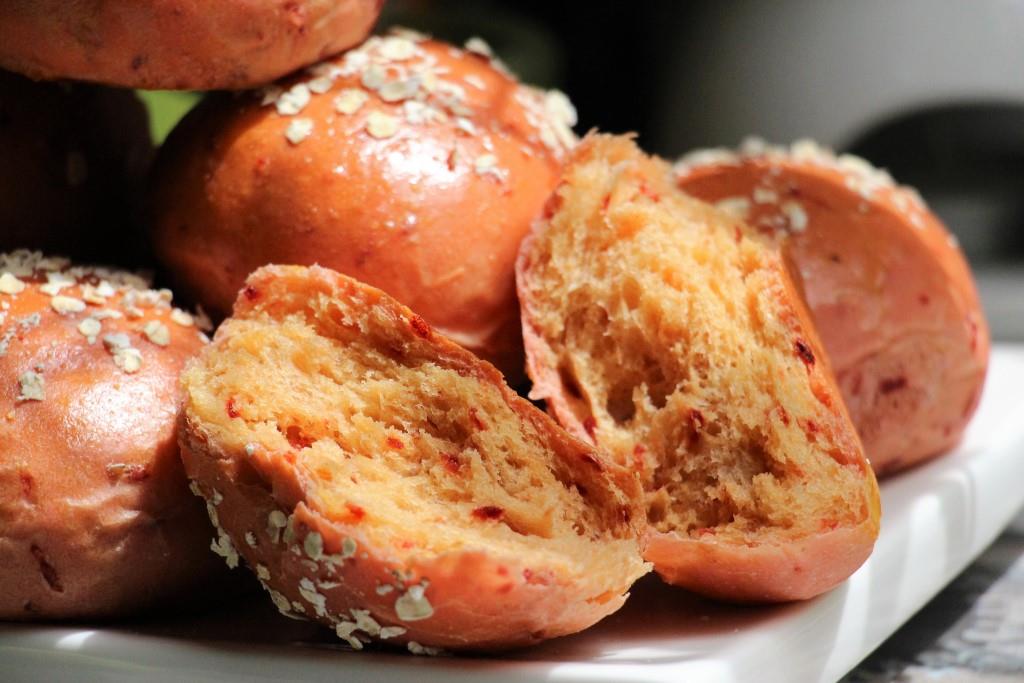 Свекольные булочки с пармезаном