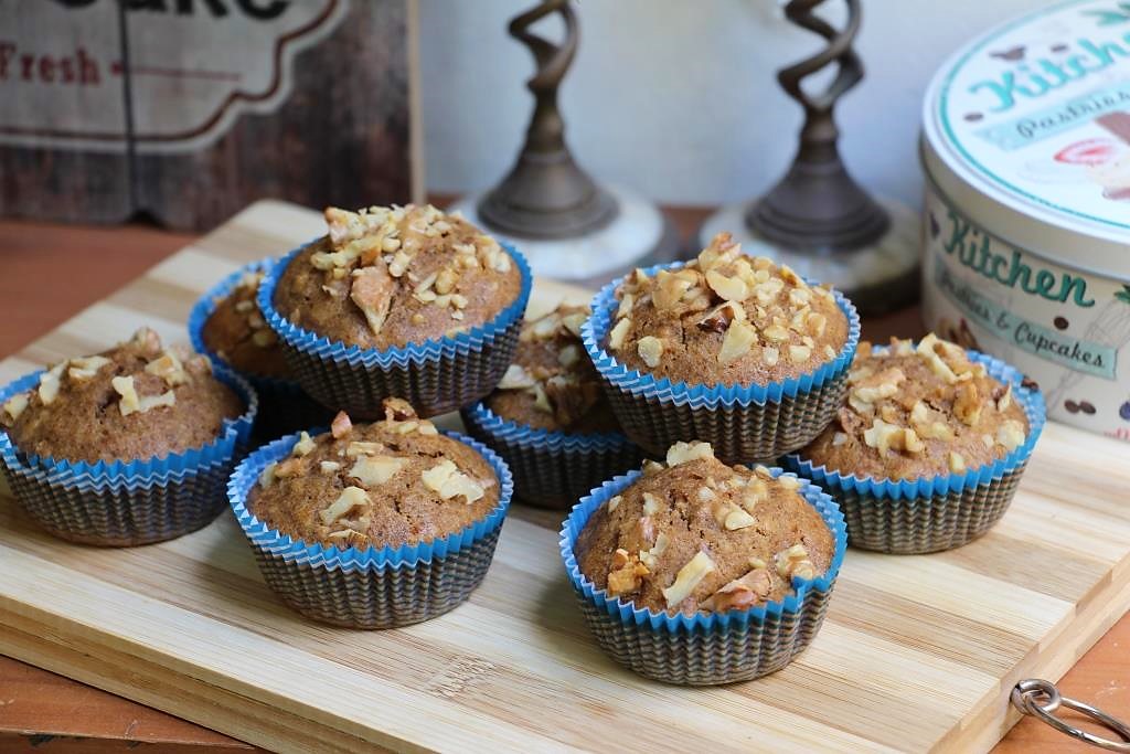 Финиковые маффины с грецкими орехами