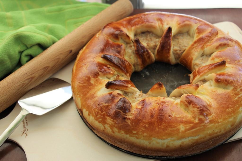 Сдобный пирог с тунцом