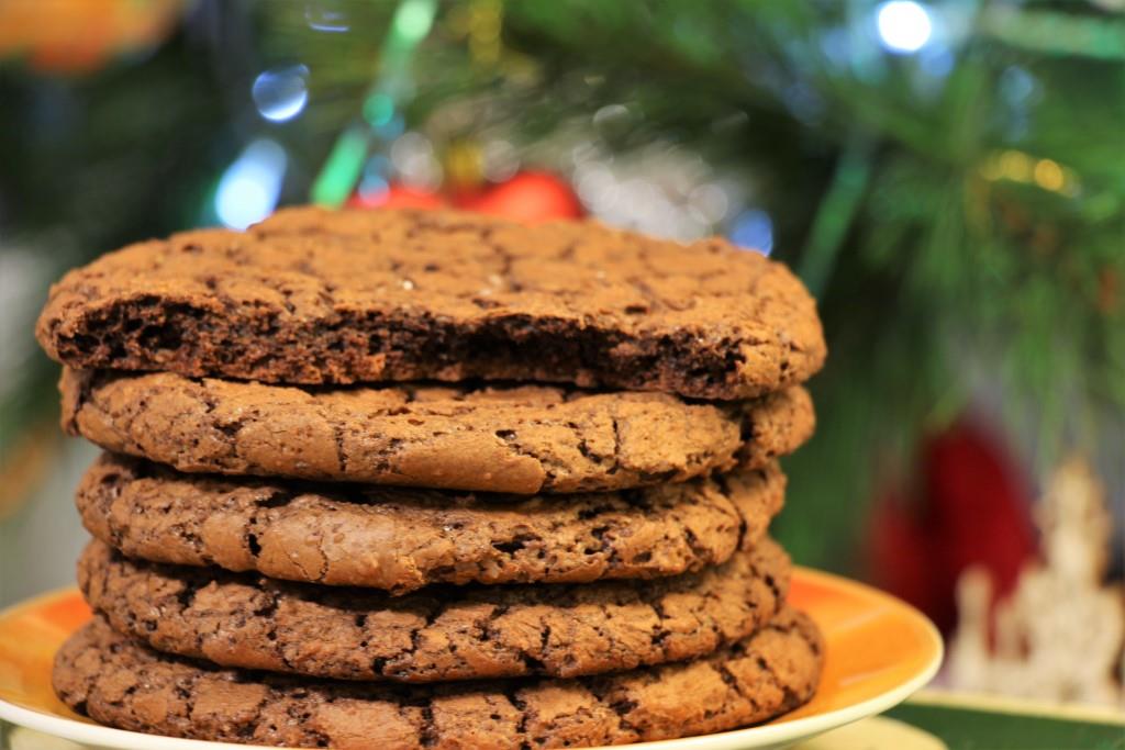 Гигантское печенье брауни с трещинками