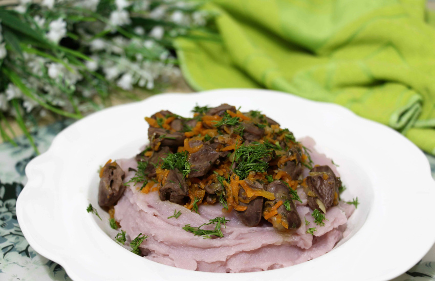 Куриные сердечки, тушеные с пивом