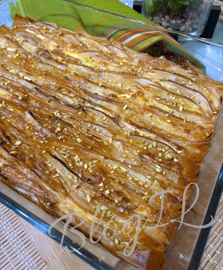 Пирог из теста фило с грушей и сыром бри