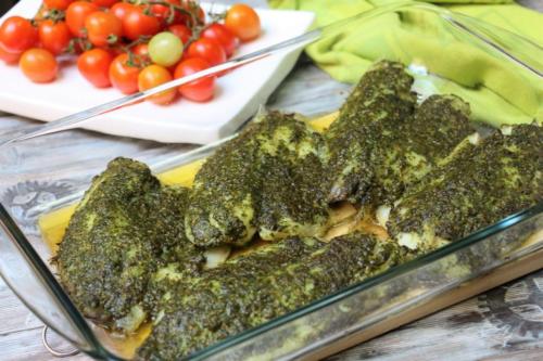 Филе тилапии запеченное с соусом песто