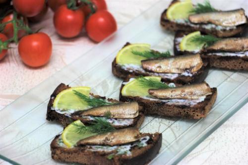 Бутерброды со шпротами