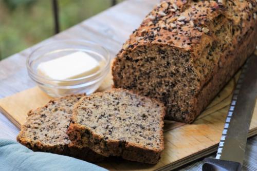 Хлеб из спельты с семечками без дрожжей