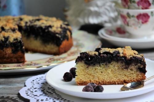 Простой пирог с черникой