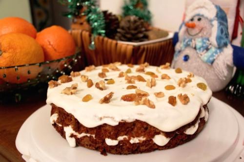 Торт с орехами и изюмом