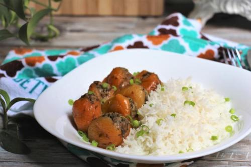 Курага, фаршированная мясом в лимонном соусе