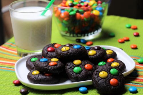 Шоколадное печенье с M&M's
