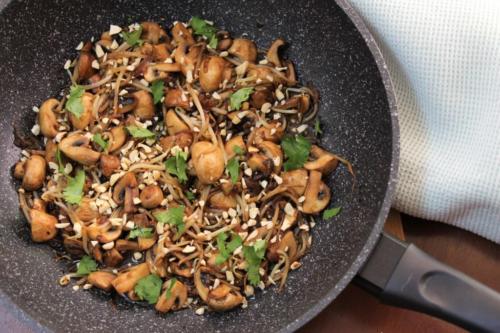 Грибы с ростками фасоли по-китайски