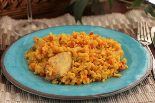 Рыба с рисом и овощами в одной сковороде