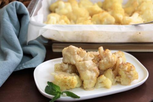 Цветная капуста с соусом тахини