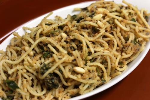 Спагетти с пастой из оливок