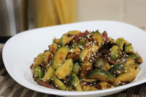 Брюссельская капуста с охотничьими колбасками