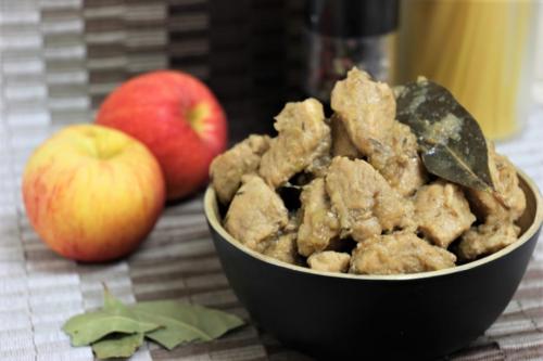 Свинина, тушенная с яблоками