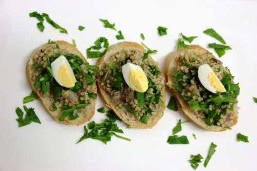 Бутерброды с селедкой и киноа