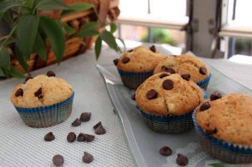 Банановые маффины с шоколадом