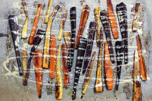 Запеченная цветная морковь