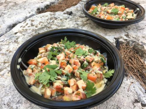 Салат из баклажанов с соусом тахини и томатной сальсой