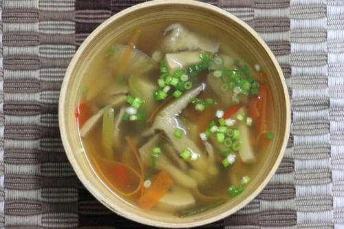 Куриный суп с грибами в азиатском стиле
