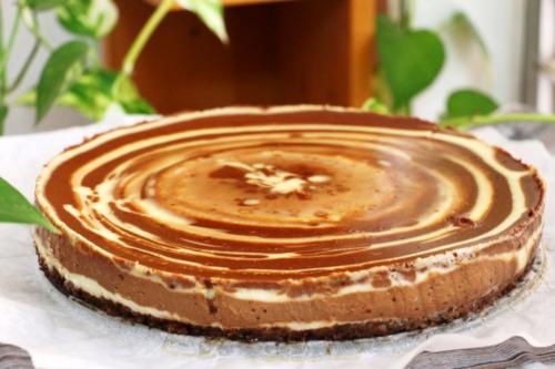 Мраморный творожный торт с шоколадом