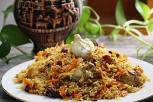 Плов с курицей и клюквой