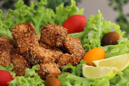 Лосось в кунжуте