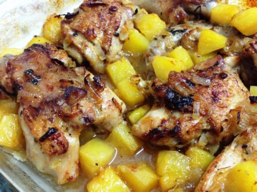 Курица с ананасами