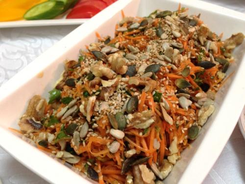 Салат из моркови с орехами