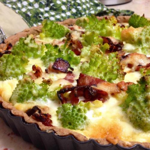 Киш с романеско и беконом