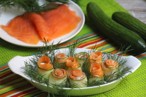 Роллы из огурца и лосося