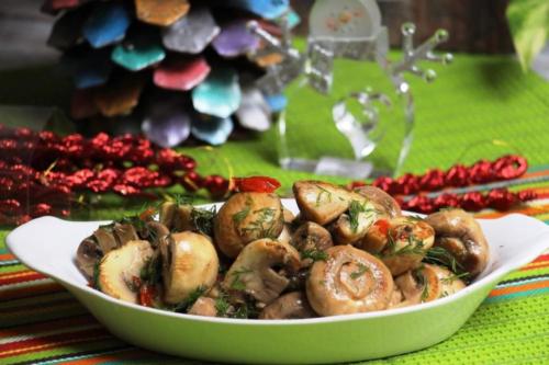 Быстрые маринованные шампиньоны с медом