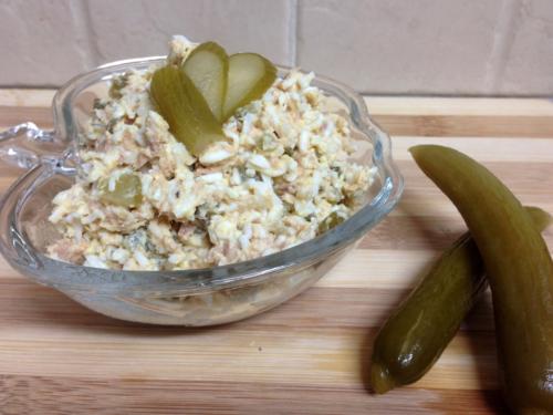 Салат с тунцом и яйцами