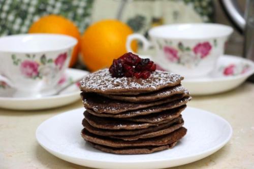 Шоколадные бананово-овсяные панкейки