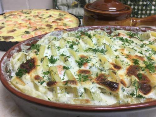 Лосось, запеченный с картофелем под сливками