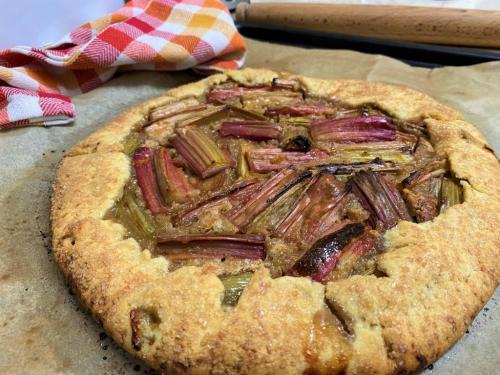 Галета с ревенем и ореховым кремом