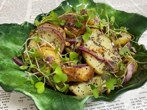 Картофельный салат с маковой заправкой