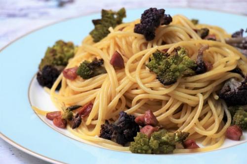 Спагетти с двумя видами капусты и охотничьими колбасками