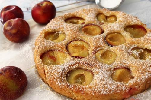 Простой пирог со сливами
