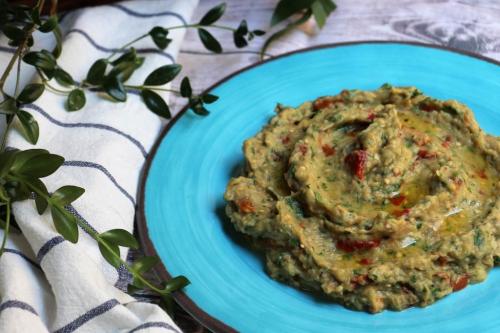 Салат из запеченных баклажанов и сладкого перца